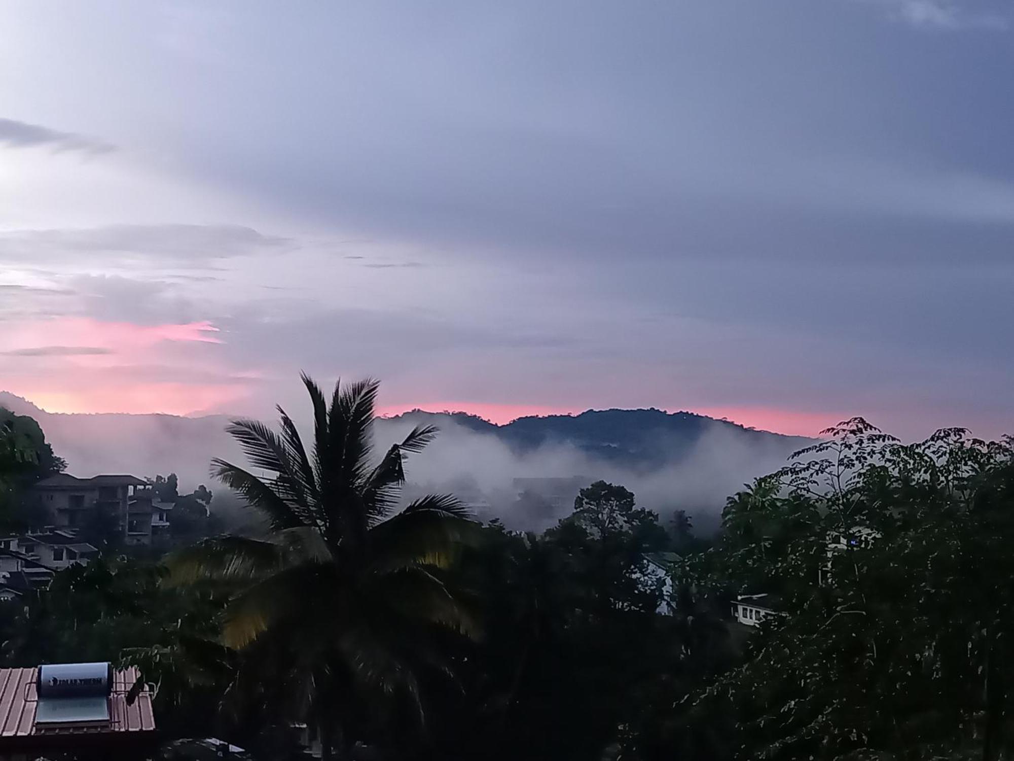 Fly Infinity - Home Stay Kandy Eksteriør billede