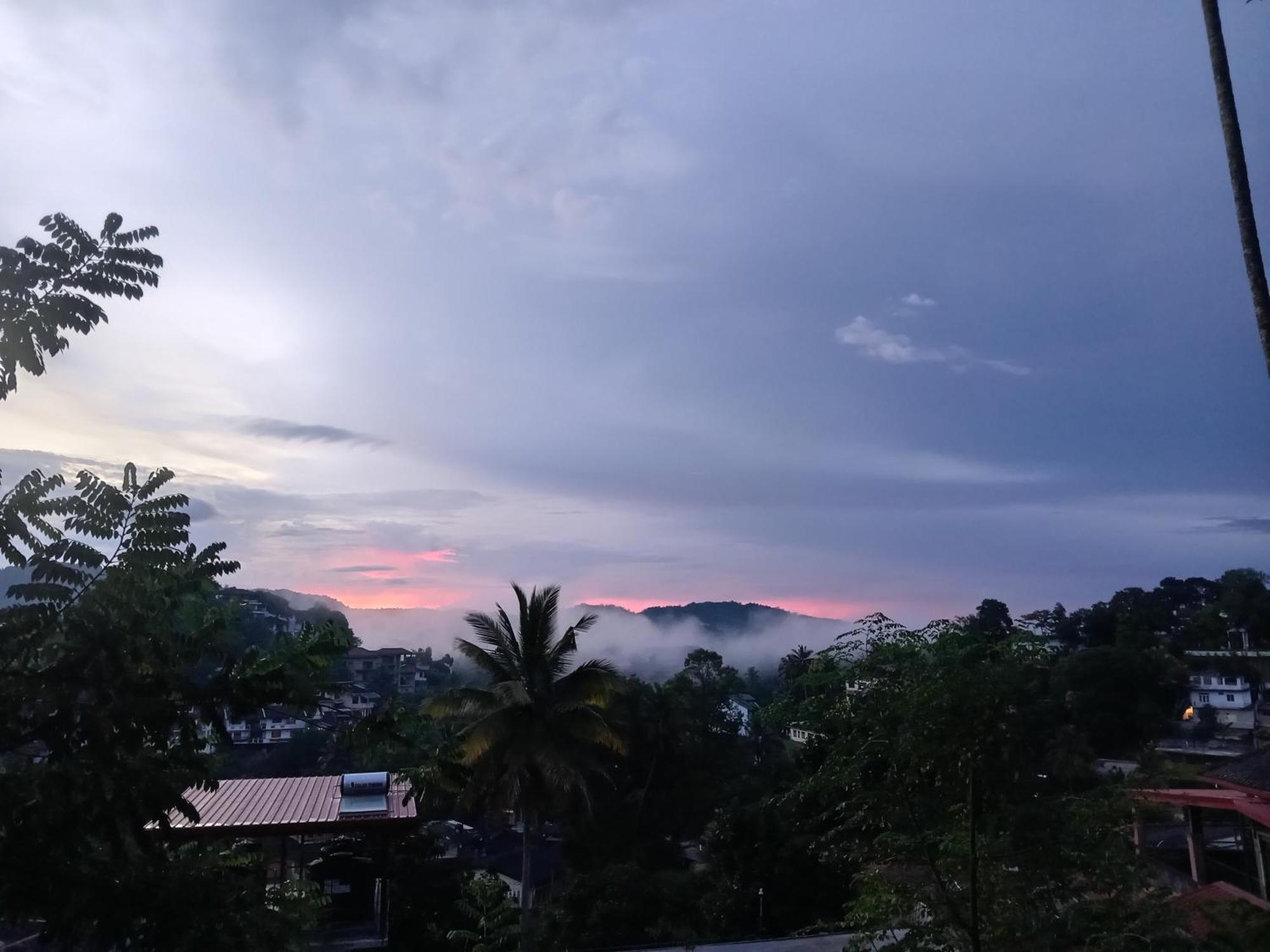 Fly Infinity - Home Stay Kandy Eksteriør billede